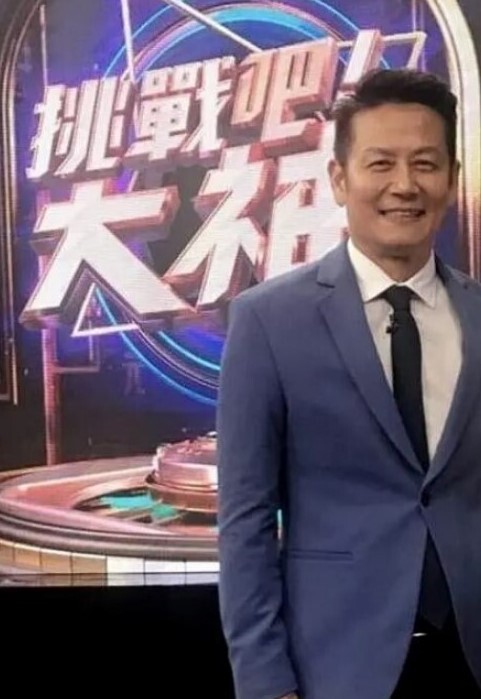制服JK小姐姐逛街喜欢撅屁股很干净的小姐姐肉色丝袜白色内 - 痴迷AV