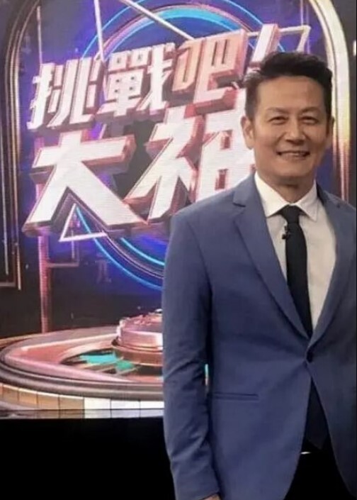 极品学妹白袜子足交自慰 - 痴迷AV